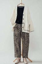 Load image into Gallery viewer, Leopard Print Cropped Cargo Pants