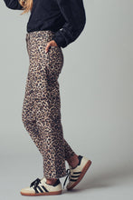 Load image into Gallery viewer, Leopard Print Cropped Cargo Pants