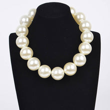 Load image into Gallery viewer, Big Round Pearl Necklace