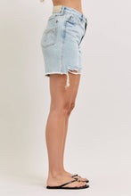 Load image into Gallery viewer, Judy Blue HW Rigid Magic Dad Short w/ Cell Phone Back Pkt - Simply Susan’s