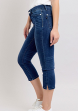 Load image into Gallery viewer, Judy Blue Dk Wash Capri