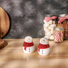 Load image into Gallery viewer, Snowmen Salt And Pepper Shakers