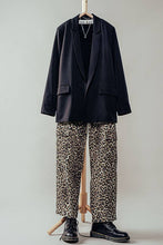 Load image into Gallery viewer, Leopard Print Cropped Cargo Pants
