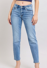 Load image into Gallery viewer, Judy Blue Slim Fit w Cell Phone Pocket
