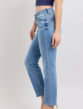 Load image into Gallery viewer, Judy Blue Slim Fit w Cell Phone Pocket
