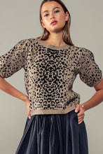 Load image into Gallery viewer, Animal Coded Short Sleeve Knit Top

