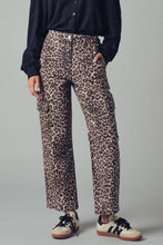 Load image into Gallery viewer, Leopard Print Cropped Cargo Pants
