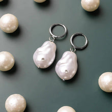 Load image into Gallery viewer, Freshwater Pearl Earring
