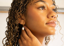 Load image into Gallery viewer, 18K Gold PVD Freshwater Pearl Huggie Earrings
