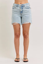 Load image into Gallery viewer, Judy Blue HW Rigid Magic Dad Short w/ Cell Phone Back Pkt - Simply Susan’s

