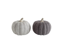 Load image into Gallery viewer, Felted Pumpkins
